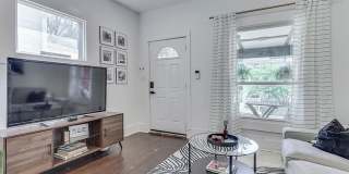 Updated 2BR Townhome | Bates-Hendricks | Steps to Fountain Square Gallery 6