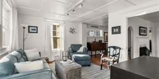 14 Dearborn Street Gallery 6