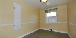 Charming 2 bed 1 bath bungalow with 2nd living room Gallery 8