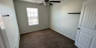 Room in 4 Bedroom Home at Warm Springs Ln Gallery 31