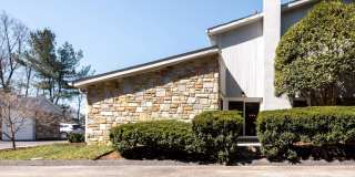 22 STONE MANOR Gallery 16