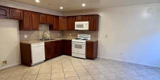 3 Bedroom 2 Bath Penthouse condo in Van Nuys Gallery 5