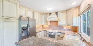 Spacious 2BD/2BA Condo in Hillcrest with Private Balcony, Community Pool & Tennis Court Gallery 3
