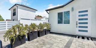 7076 Park Manor Gallery 31