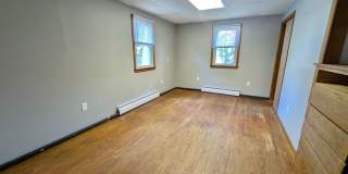 HUGE 3 Bed/2 Bath Home with your own private workshop + oversized garage Gallery 18