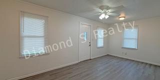 Adorable 2 Bed/1 Bath Home Gallery 4