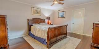 Beautifully renovated courtyard townhome in the heart of Corpus Christi Gallery 18