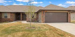 3 Bed Duplex Rental in Republic! Gallery 1