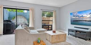 515 NE 38th St Gallery 34