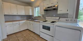 *AVAILABLE NOW* 3 Bedroom in Martin Acres, Huge Yard Gallery 10