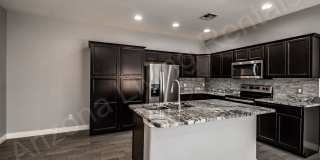 DON'T MISS THIS THREE BEDROOM TOWNHOUSE IN A PRIME LOCATION Gallery 11