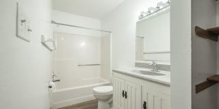 1720 North Grandview Lane Gallery 7