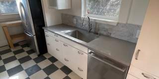 Great House in Oakland with a yard! 2 Beds, 1 Bath Gallery 4