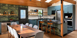 Fully Furnished and Renovated Top-Floor Unit with Prime Olympic Mountain Views Gallery 1