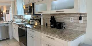 Beatifully updated Beach condo FULLY FURNISHED ANNUAL RENTAL 2/2 Gallery 7