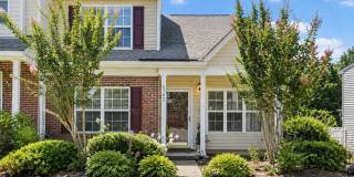 THE BACKYARD, 3BR Townhome + Loft + Location! Gallery 1