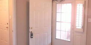 Beautifully Updated 3 bed 2 bath Gallery 7