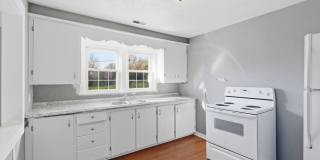3 Bedroom | 1 Bathroom Home | PET FRIENDLY! Gallery 9