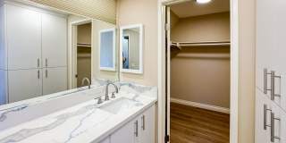 Luxurious Coastal Living: Fully Remodeled 3-Bed, 3.5-Bath with Ocean Views in Sea Point Gallery 27