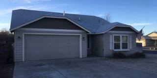 Lovely 3/2 Diamond Bar Community in Redmond! 712 NE Redwood Gallery 1