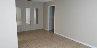 Spacious 2 bedroom/1 Bathroom End Unit Upstairs Condo. Gallery 11