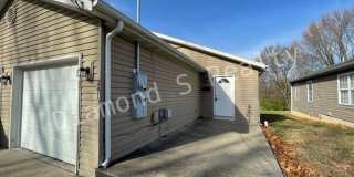 Cute 2 Bed Duplex Available Now - 2 bed, 2 bath, 1 car garage! Cute 2 Bed Duplex Available Now - 2 bed, 2 bath, 1 car garage! Gallery 1
