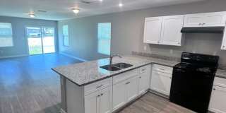 *** TWO WEEKS FREE ***  Gorgeous 4-Bedroom Home with Granite Counters & 2-Car Garage Gallery 10