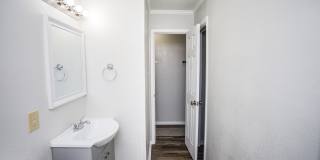 5313 25th Street Gallery 19