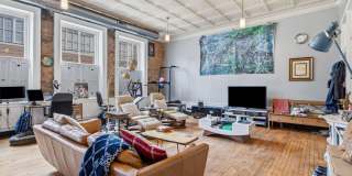 *Beautifully Updated & Unique 1BD/2BA Condo Unit Available in South Side* Gallery 10