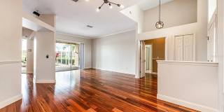 Captivating 4 Bedroom, 2 bath Pool/Lake home Gallery 9