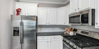 Partially Furnished Lakefront Retreat in Sunset Bay – Stunning Views & Resort-Style Amenities Gallery 13