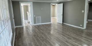 414 East Washington Avenue Gallery 11