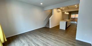 Like-New Beardslee Townhouse... Gallery 15