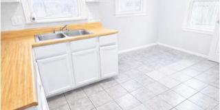 18452 Shaftsbury Avenue Gallery 1