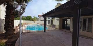 Single Story Home w/Pool in The Lakes! Gallery 47