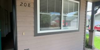Centrally Located - 3 Bed - 2 Bath - Fenced Yard Gallery 4