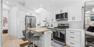 Fully Furnished Oceanfront Condo on Mission Beach Boardwalk Gallery 7