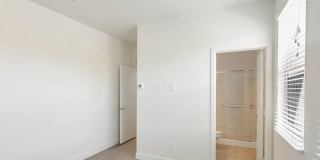 Summerlin Beauty With Bed and Bath On 1st Floor Gallery 11