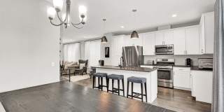 809 Lee Street Gallery 6