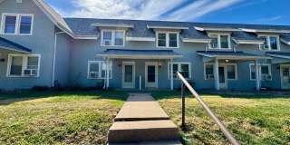 Updated 2BR Townhome Across from Stephens Park Gallery 1