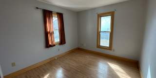 910 Union SE - Water included, Washer/dryer hook-up, Off-street parking. Gallery 9