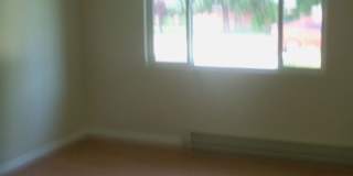 3 Bedroom 1.5 Bathroom Apartment With Garage Gallery 4