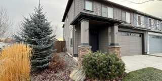 SCHEDULE A TOUR TO VIEW THIS STUNNING PALISCH TOWNHOME LOCATED IN SW REDMOND!! Gallery 1