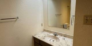 Spacious Upstairs 1 Bed Apartment! Gallery 14