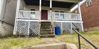 2 Bed 1 Bath home in Beechview - Close to Downtown, Public Transit - Available June Gallery 1