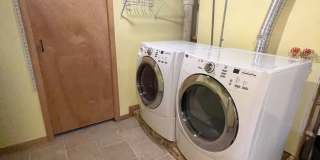 1404 E. Park Place Gallery 23