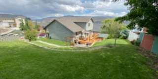 Sunny and spacious 3 bed, 2.5 bath house with living and family room, with huge back yard! Gallery 23