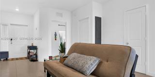 117 NE 3rd Ct Gallery 9