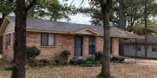 2bed/1.5 bath Home with Fenced Yard Gallery 1