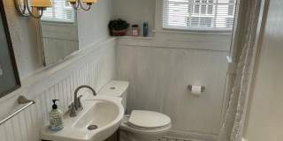 Gorgeous 3BD Apartment above commercial space ON MAPLE ST Gallery 9